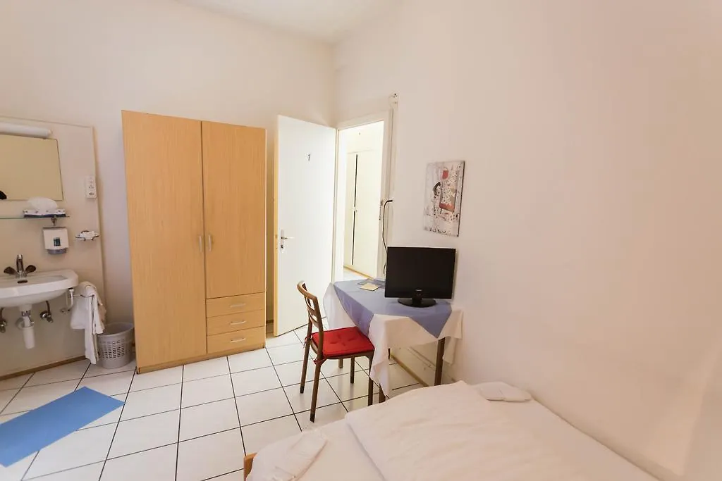 Stadthof Budget Hotel Basel City Center