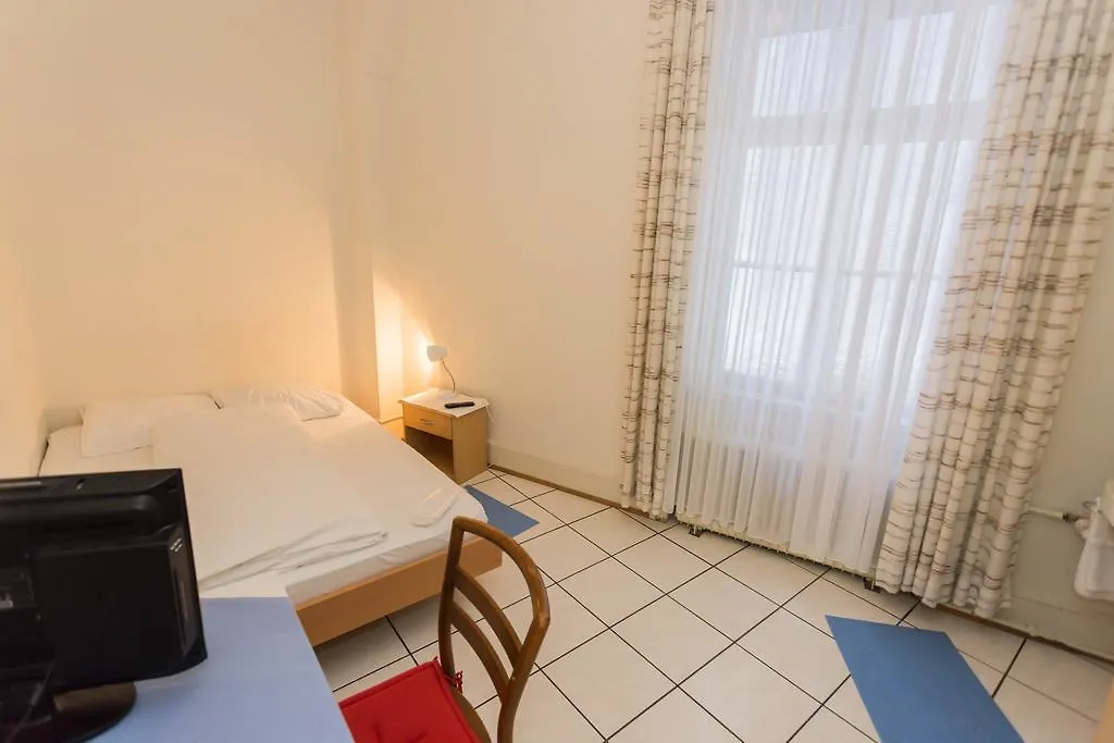 Stadthof Budget Hotel Basel City Center 3*,