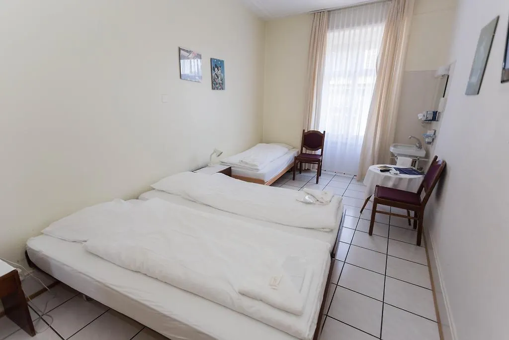 Stadthof Budget Hotel Basel City Center